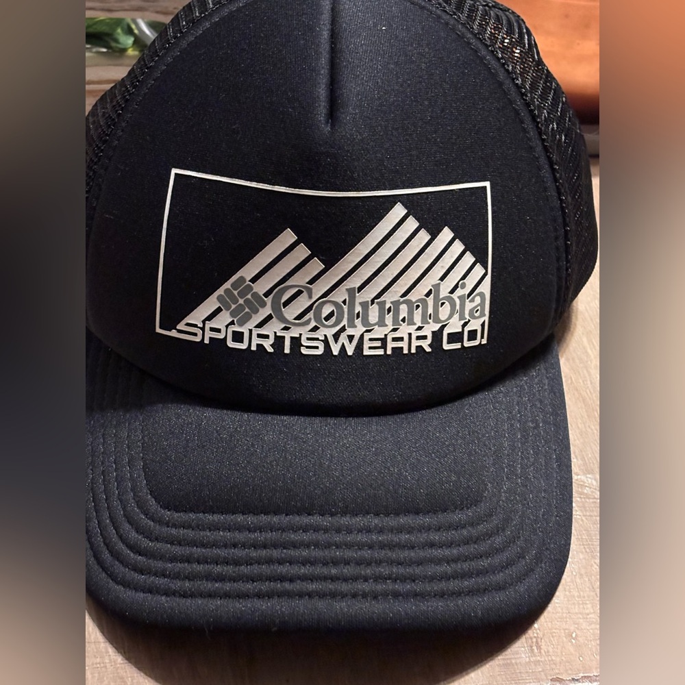 NWOT Columbia Black Mesh Cap (one size)